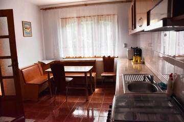 Фото номера Дом с 5 спальнями Лоджи Casa Boglea г. Vidra 4